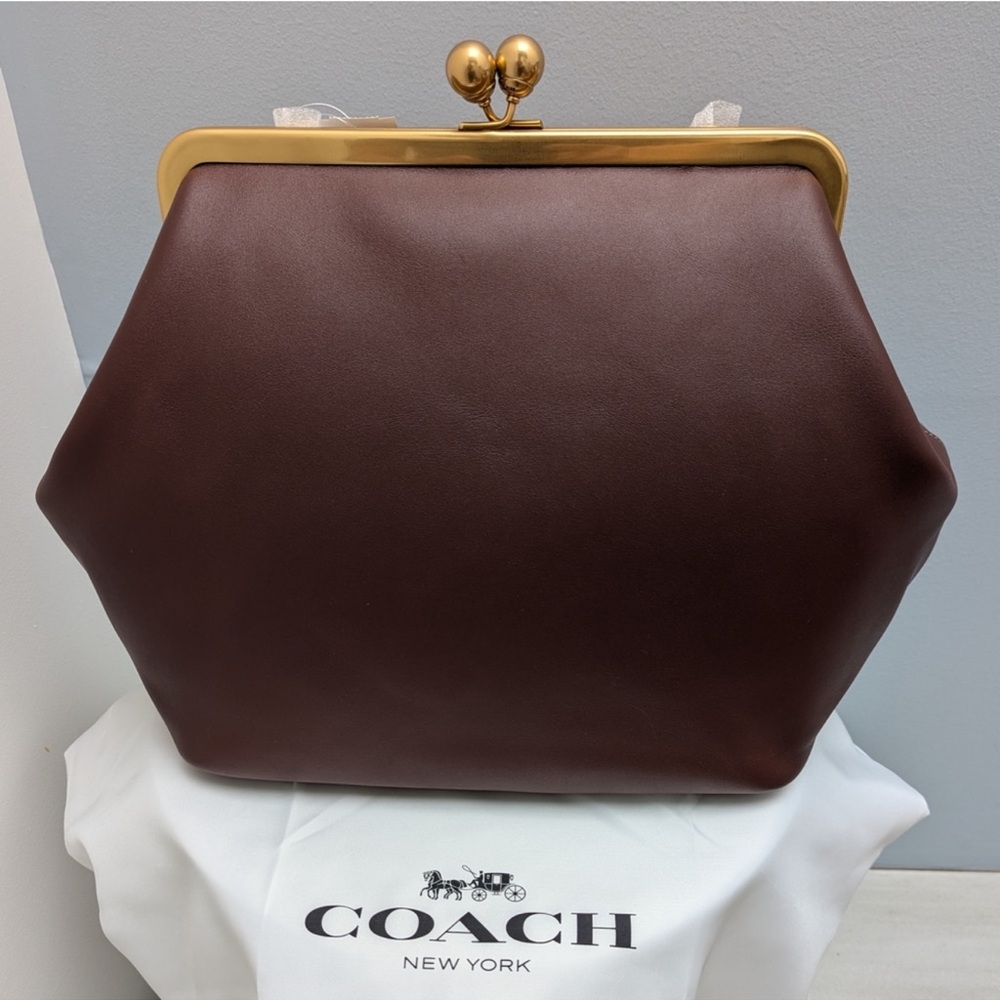Coach large kisslock bag new with tags/dustbag (maple brown)